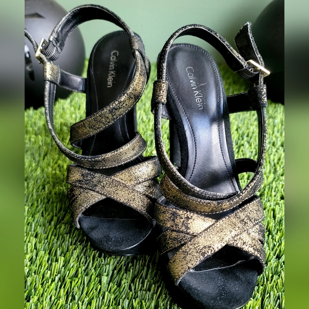 Vintage Calvin Klein Women's Black and Gold Sandals